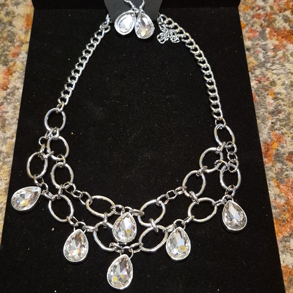 Paparazzi Silver Teardrop Crystal Statement Necklace - Clear - Picture 2 of 2